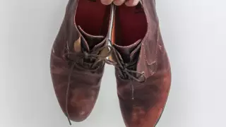 Простой лайфхак, который поможет убрать заломы на обуви