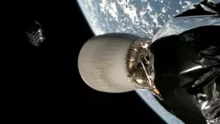 SpaceX опубликовала кадры выхода на орбиту ее нового спутника Starlink