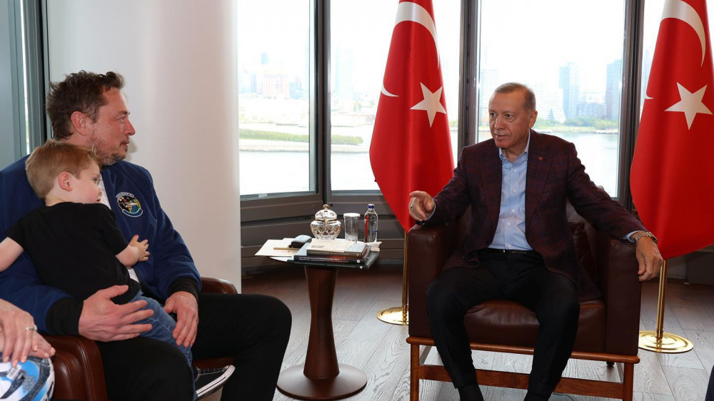 Эрдоган попросил Маска открыть завод Tesla в Турции
