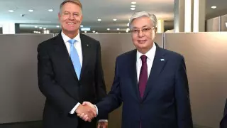 Токаев провел переговоры с президентом Румынии