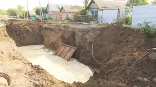 Обрушение канализационного коллектора: 2 недели в Костанае не могут устранить аварию