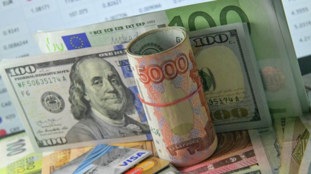 Казахстан появился в списке стран, допущенных к торгам на валютном рынке России