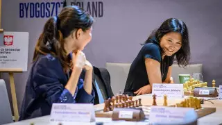 Бибисара Асаубаева показала паспорт и поделилась планами