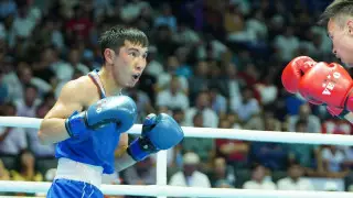 Боксер, отказавшийся от гражданства Казахстана, досрочно покинул Азиаду