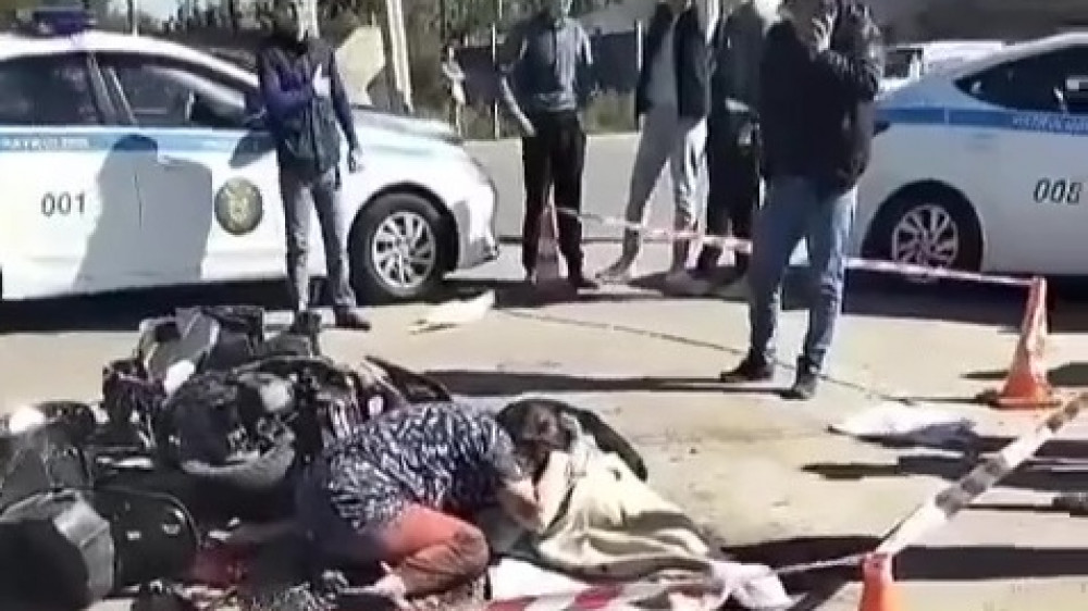 Мопедист попал под колеса грузовика в Алматы
