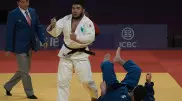 Казахстанский дзюдоист сенсационно выиграл у победителя Олимпиады