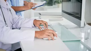 "Минздрав не удовлетворен". Гиният объяснила скандал с французской компанией