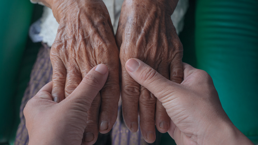 Сдавших родителей в дом престарелых предложили наказывать в Кыргызстане