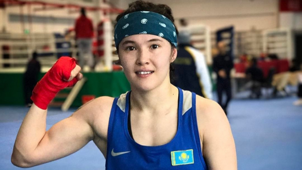 Чемпионка мира из Казахстана с нокдауном выиграла бой на Азиатских играх