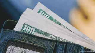 Названы официальные курсы доллара, рубля и евро на 28 сентября