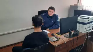 Студент проиграл на ставках стипендию и ограбил девушку в Шымкенте