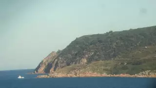 Туристка упала с 50-метровой скалы, делая селфи