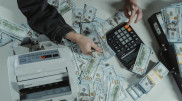 Названы официальные курсы доллара, рубля и евро на 29 сентября