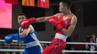 Бой-триллер устроили звезды бокса Казахстана и Узбекистана на Азиаде