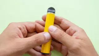 Казахстанский депутат высказался против запрета вейпов