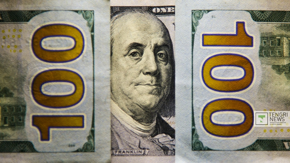 Курс доллара снизился еще на 2 тенге