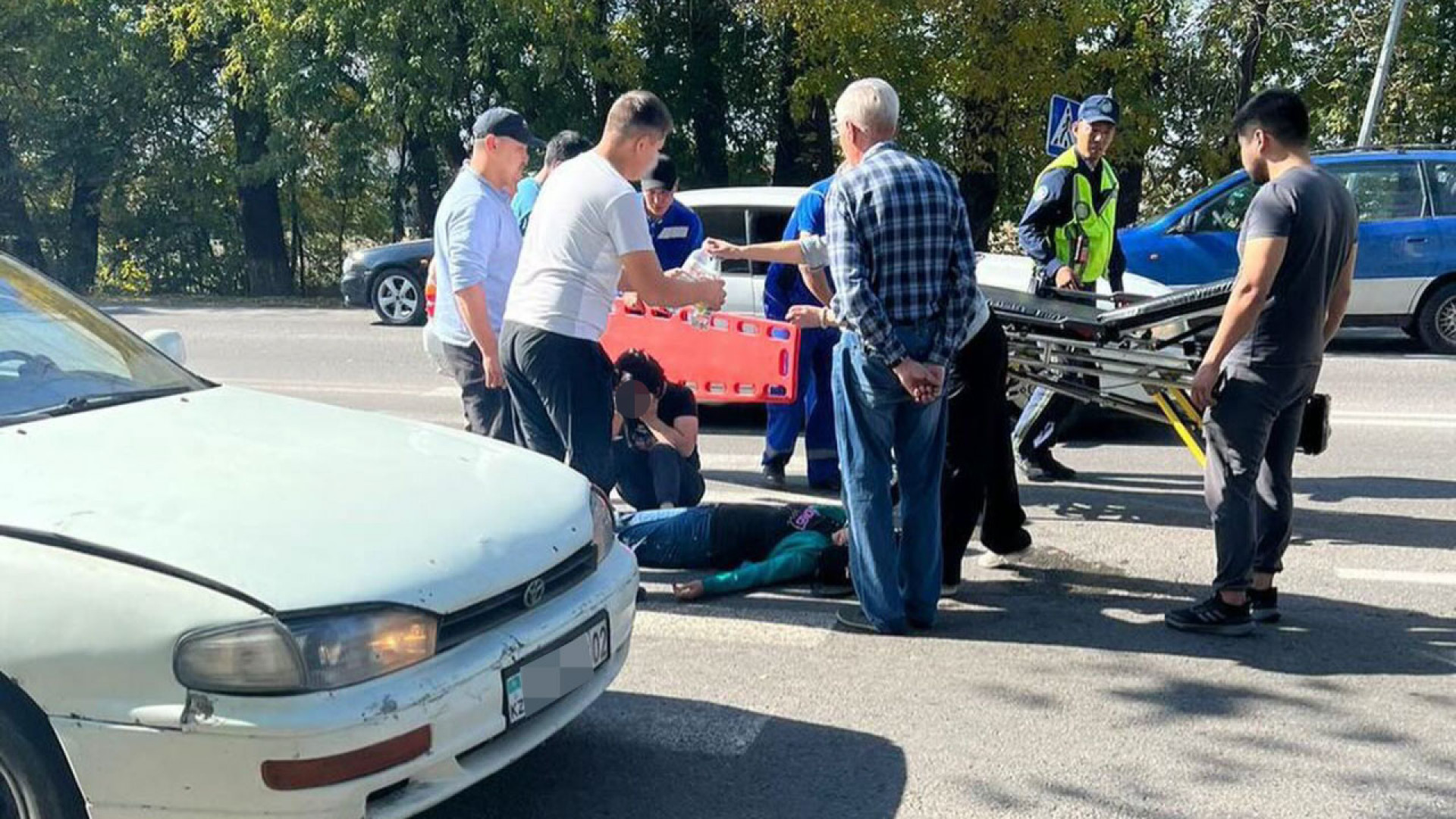 Уже который раз сбивают людей”. Алматинцы возмутились опасным переходом: 03  октября 2023 09:09 - новости на Tengrinews.kz