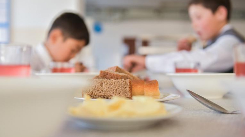 Просроченными на два года йогуртами кормили школьников в Алматинской области