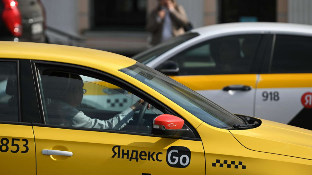 О рисках новых ограничений для таксистов рассказали аналитики