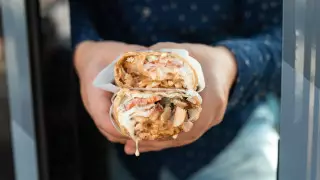 Отравление шаурмой в Бишкеке: число пострадавших растет