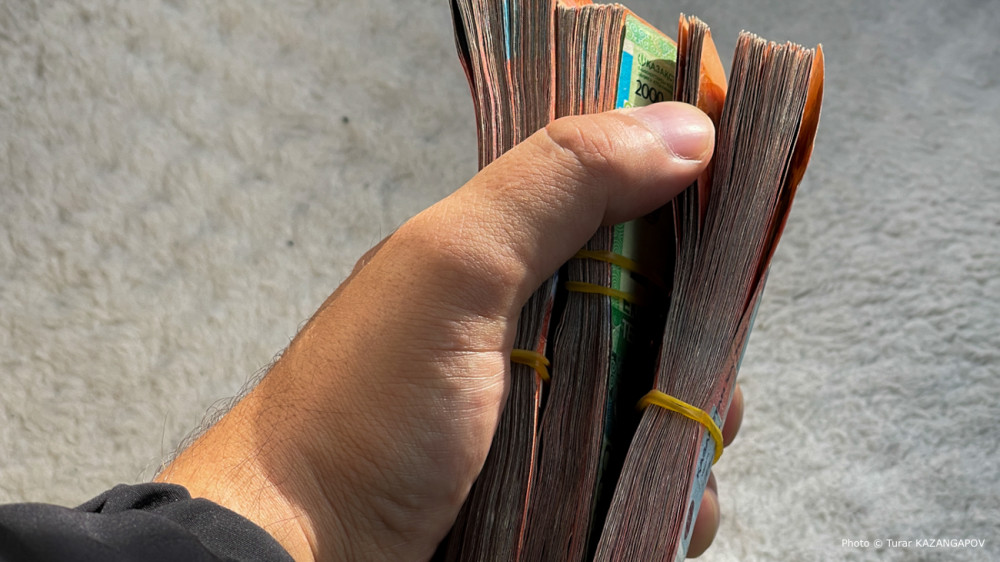 Более 100 человек в Актау отдали деньги мошенникам, обещавшим грант в университете