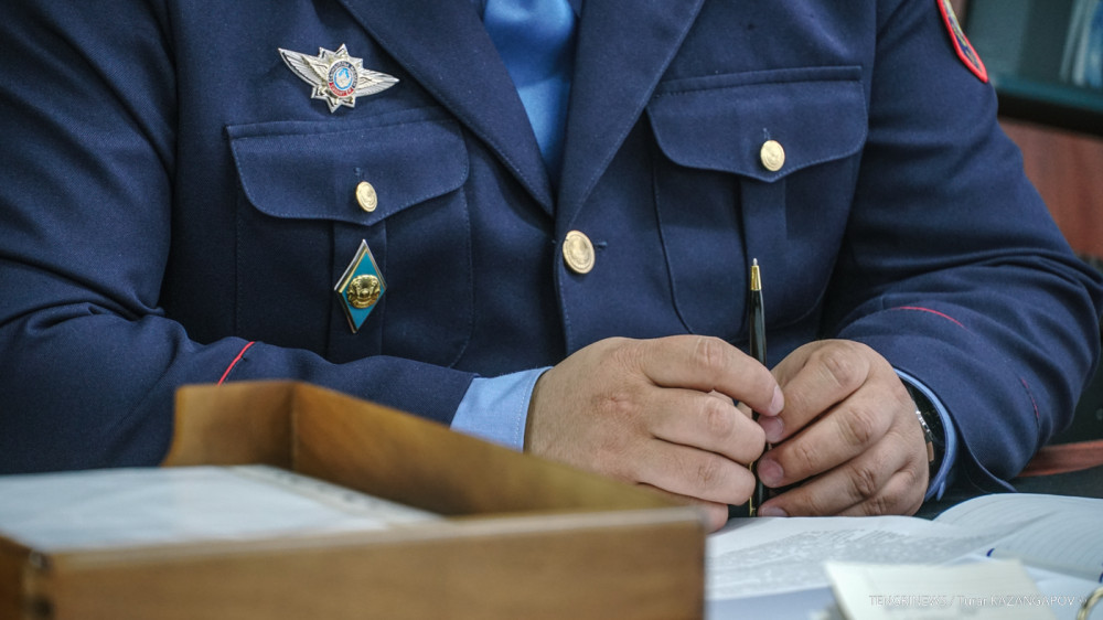 Высокопоставленный полицейский вносил в базу некорректные данные по авто в Караганде
