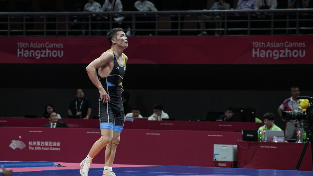 Казахстан выиграл первую медаль в борьбе на Азиаде