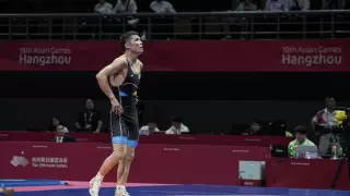 Казахстан выиграл первую медаль в борьбе на Азиаде