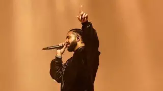 Дрейк подарил 50 тысяч долларов фанату, которого бросила девушка