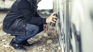 Закладки, хостелы и бордели. Спор из-за вандализма в домах разгорелся в Астане