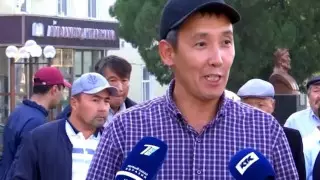 "Кто нас защитит?": зарплату на 20 тысяч урезали школьным охранникам