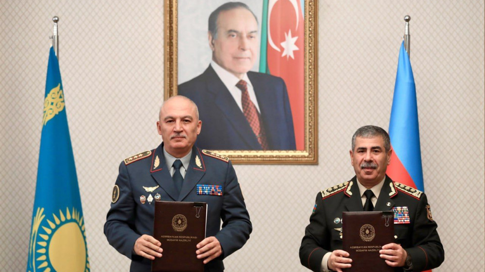 Министр обороны Казахстана находится с визитом  в Азербайджане
