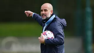 Спор окончен? Гвардиола выбрал лучшего между Марадоной и Месси