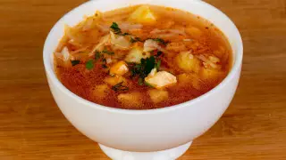 Врач назвала самый полезный для пожилых людей суп