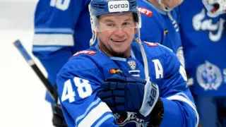 Скандал или ошибка: неприличный жест игрока "Барыса" попал на видео