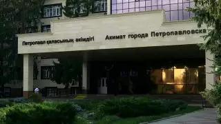 "Золотые" ковры на миллионы тенге: в акимате Петропавловска объяснили дорогую покупку