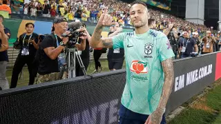 Неймар сделал предложение фанату, бросившему в него попкорн