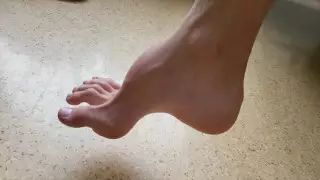 Подростка с "конской стопой" прооперировали в Алматы