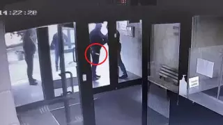 Сообщение о ножевом ранении в бизнес-центре проверяет полиция Алматы