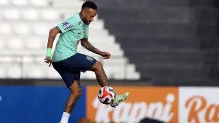 "Оскорблял и угрожал". Неймар поругался с футбольным функционером