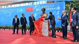 Токаев открыл бюст Аль-Фараби в Пекине