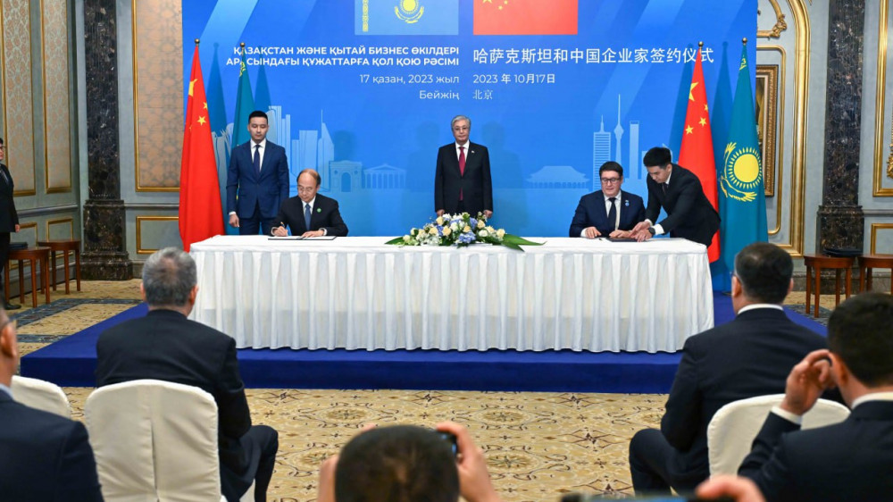 Казахстан и Китай подписали 30 документов на 16 миллиардов долларов