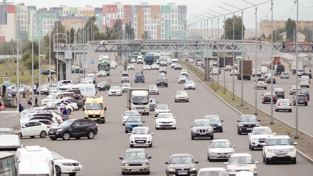 В Алматы каждый день заезжают 700 тысяч машин