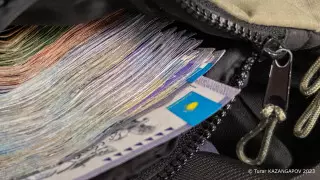 Пенсионерка набрала кредитов на 21 миллион тенге и перевела их мошенникам