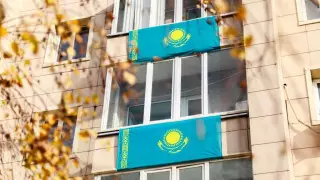 Свыше 1000 флагов вывесили жители Астаны ко Дню Республики