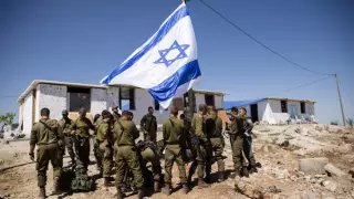 Израиль пригрозил отсечь "голову змеи", если "Хезболла" откроет "второй фронт"