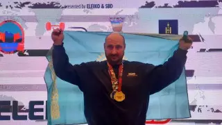 Силач из Караганды стал чемпионом мира по пауэрлифтингу в Монголии
