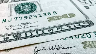 Курс доллара к тенге снижается: итоги торгов 23 октября