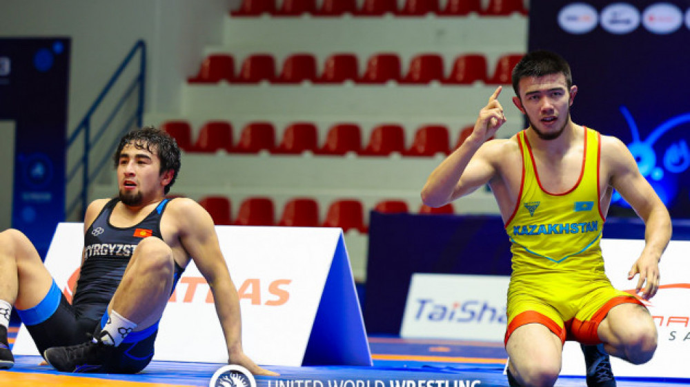 Казахстанец сенсационно вышел в финал чемпионата мира по борьбе