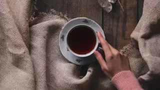 Какой чай полезнее - черный или зеленый. Кому нельзя пить ни тот, ни другой